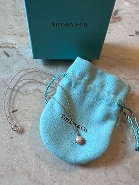 Tiffany & Co Paloma Picasso Sterling Silver Olive Leaf Pearl Pendant